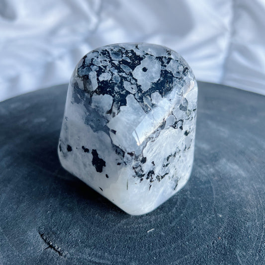 Maansteen - sculptuur